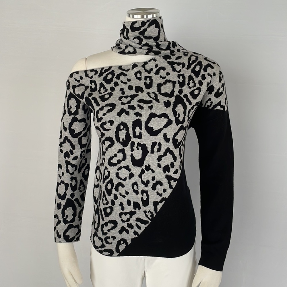 NWOT Venus Leopard Sweater Small - Picture 3 of 12